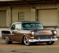 utwo:  1955 Chevrolet Bel Air© robert mcgaffin