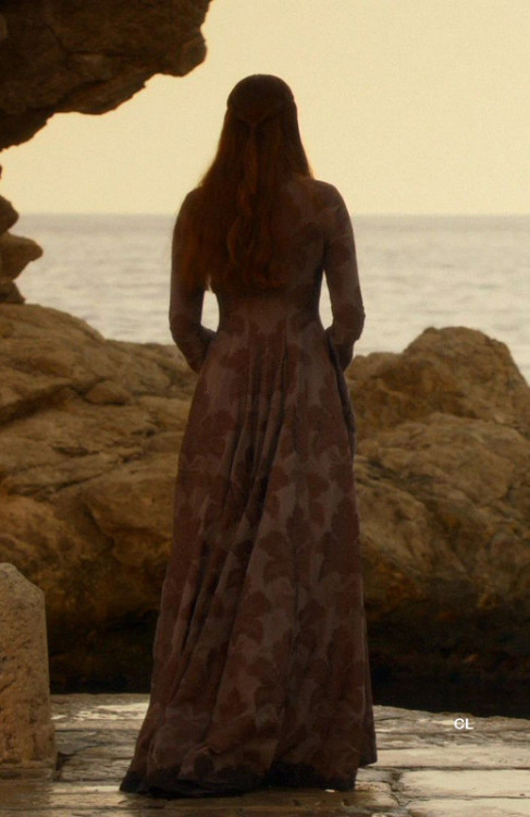 costumeloverz71: Sansa Stark (Sophie Turner) Purple leaf cloak.. Game Of Thrones (2011-2018).. Costu