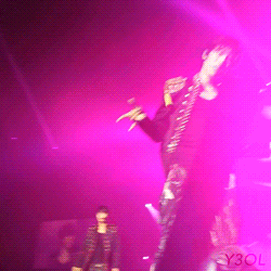 aerintine:  y3ol: #OGSSG Fancam taken by me - Dongwoo (Wings)  #HOLY FUCK THE 3RD GIF 