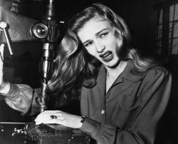 weirdvintage:American film actress Veronica Lake illustrates what can happen to women war workers when they don’t wear their hair back while working at factories, 1943 (via Retronaut)