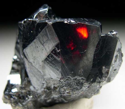 fuckyeah-mineralpwr: Pyrargyrite/ Dark Ruby Silver Ore    