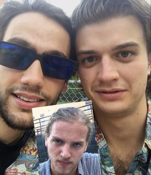 thehairyones:Joe Keery