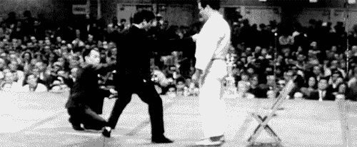 theaugust-willy:  Bruce Lee’s One Inch Punch 