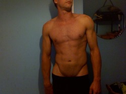 wildbait:  Been working out. Posted by Reddit user throwawa111111111111