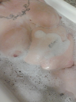 thick69krisdana:  Soapy tits!  Fat with tats