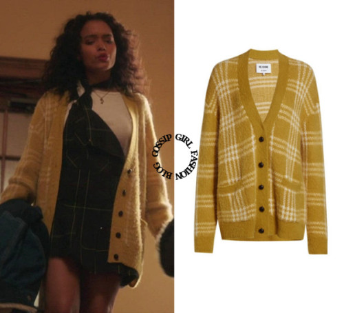  Who: Whitney Peak as Zoya LottWhat: Re/done 90s Oversized Alpaca-Blend Knit Cardigan - Sold OutWher
