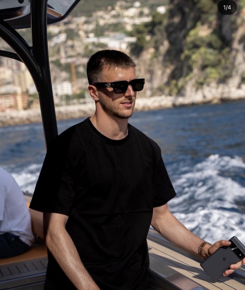 WHEN I TELL YOU THIS MAN IS SO FINE 