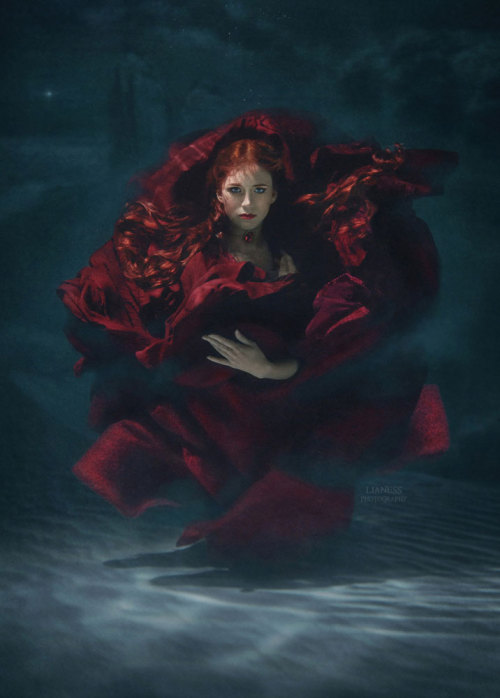 My underwater photoshoot ~One of my hardest photoshoots ever. But what is the result!Model, costume,