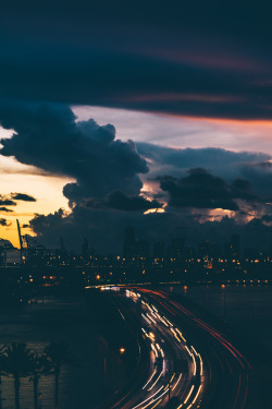 motivationsforlife:  Miami Beach Sunsets by @collingrayphoto // MFL Follow the amazing photographer @collingrayphoto