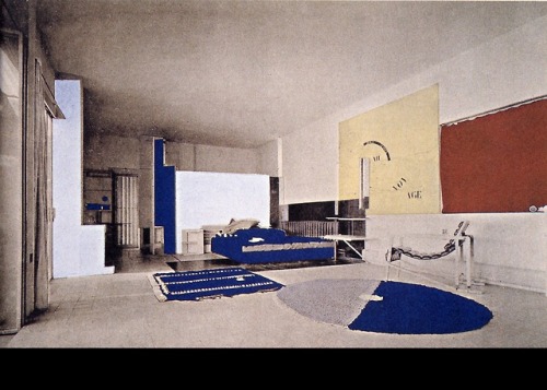 PioneerEileen Gray - Villa E-1027Sure you have heard about Eileen Gray’s Villa  E-1027. A modern arc