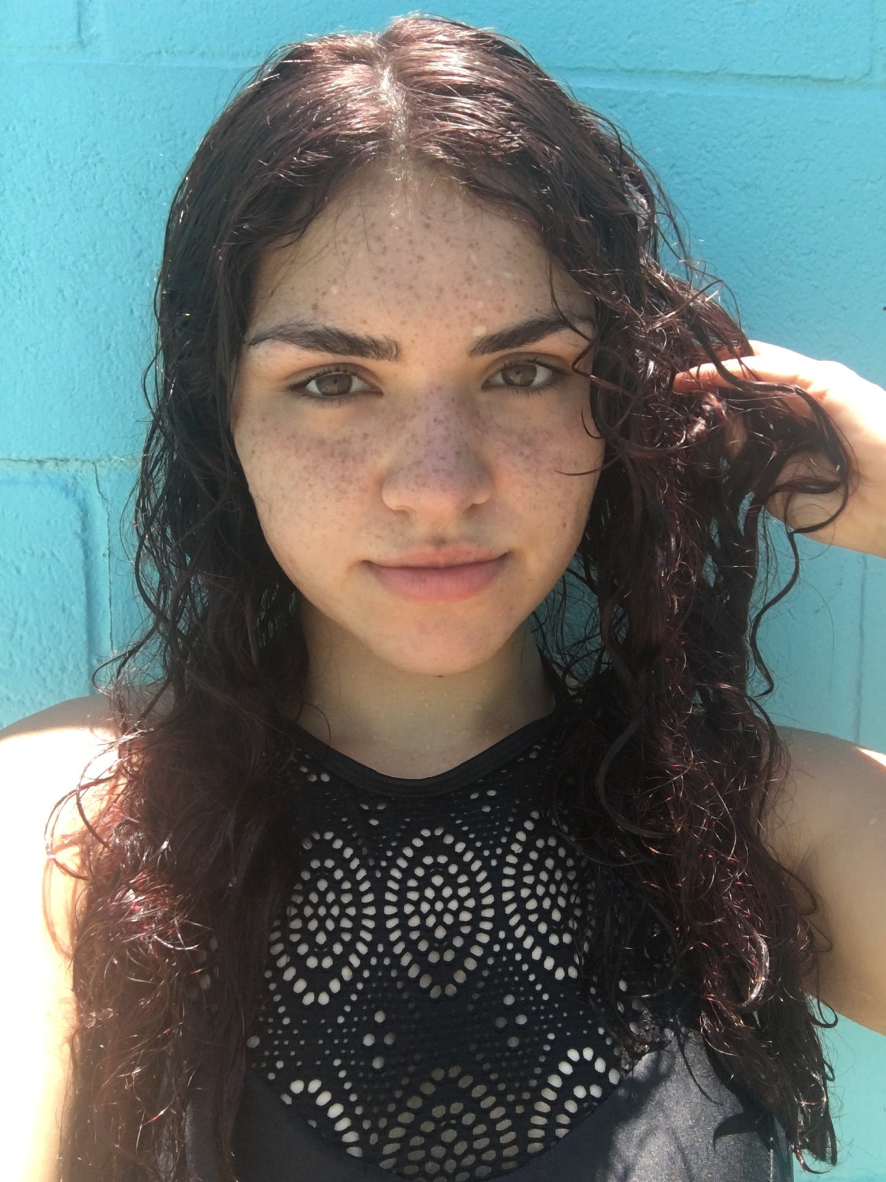 fresh out the pool no-makeup honeybun 🌞