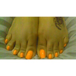 xquisitetoes:  Even in simple colors they’re a HUGE HUGE turn on!!!!!