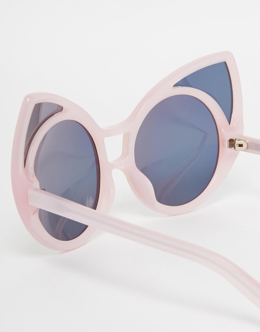 cakeykasey:  fawnalie:cat ear sunglasses // linda farrow  @nizoleee oh my glob..