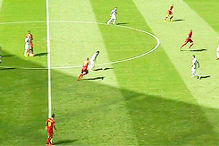 elequipoargentino:  La jugada y el festejo del gol de Higuain a los Belgas. 