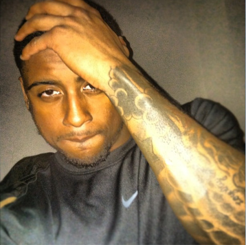iamdahrealrenzo:  shit-gets-real-when:  TEAM REEMO  Twitter: @ObeyyMe_Renzooo Instagram: iAmDahRealRenzo Kik: iAmMe_Renzo 