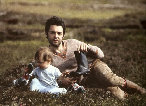 Paul and Mary McCartney, Scotland, 1971© Linda McCartney