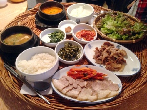 Bossam and Pork Bulgogi with Beanpaste Stew and Red Pepper Paste Stew 보쌈광주리와 간장석쇠돼지불고기새참광주리, Hongdae