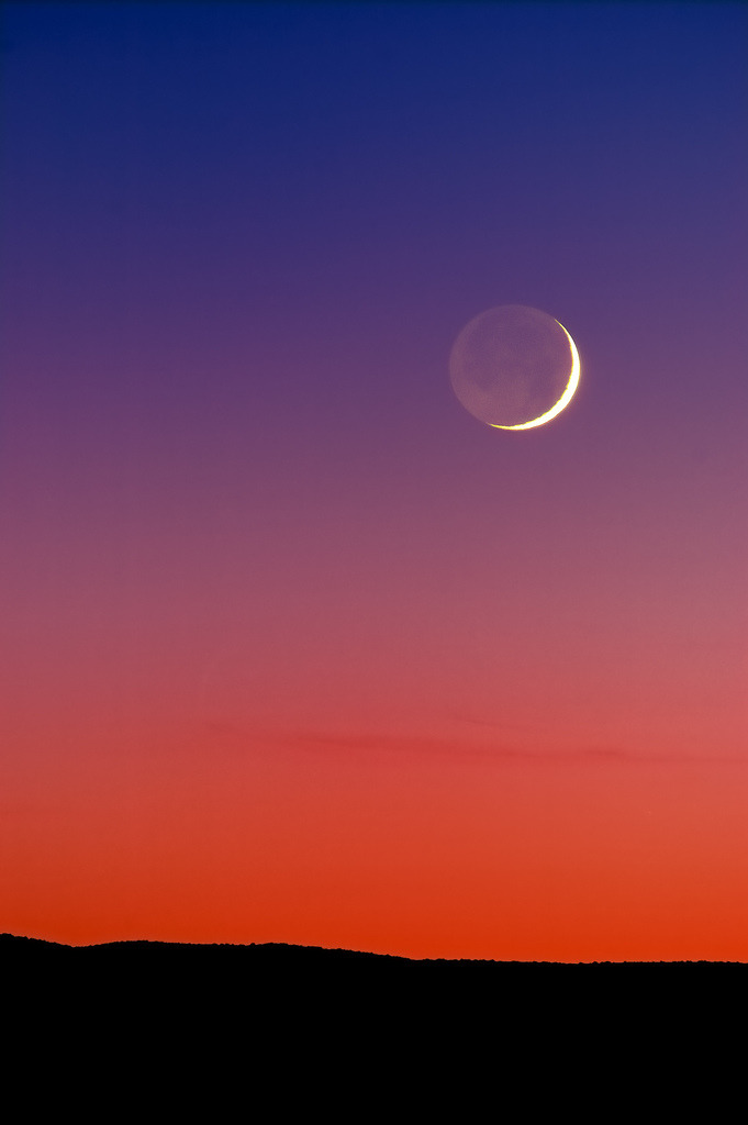mystic-revelations:  Grand Crescent Moon Sunset (by Fort Photo) 