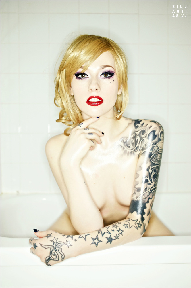 verababy:  Photoset: 4AMPhotography from: sideshowsitovisit VERABABY.COM right now