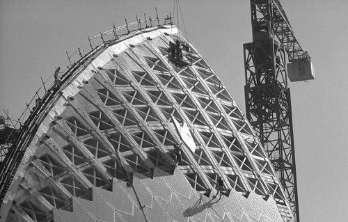 De bouw van het Sydney Opera House begin jaren 50.