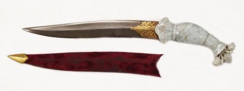 art-of-swords:Mughal Khanjar DaggerDated: early 19th centuryMedium: jade, steel, gilding, wood, silk