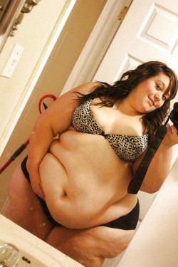 juicyhotbbwfatties:  Wanna fuck a big fatty? - CLICK HERE! 