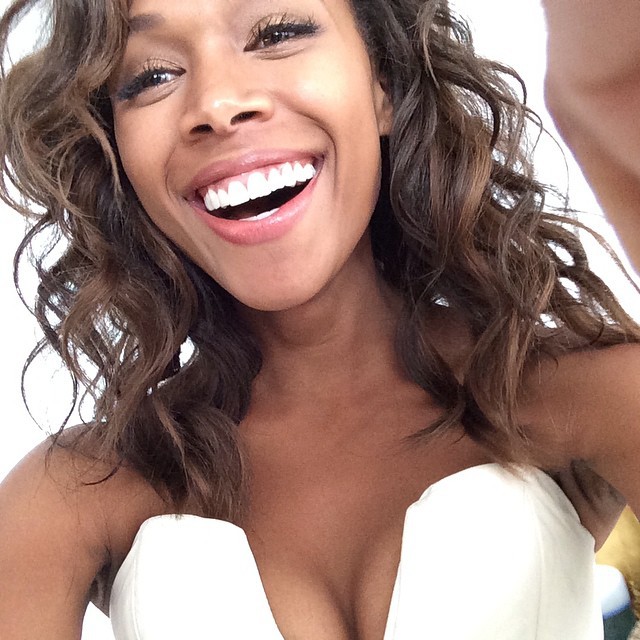hoodoodyke:  blak-orpheus:  Nicole Beharie x Selfies   *Cries**Lays down to die*