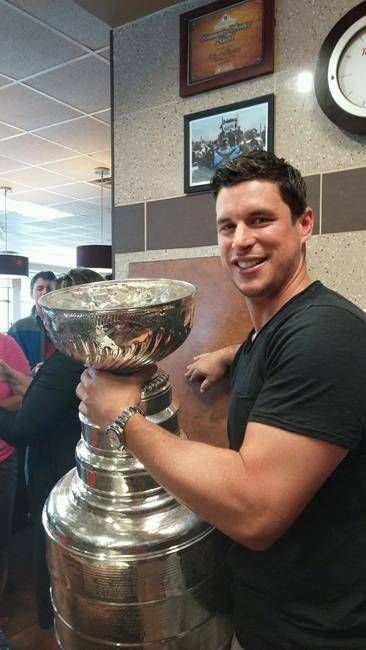 Sidney Crosby tattoos Stanley Cup reminder on his torso