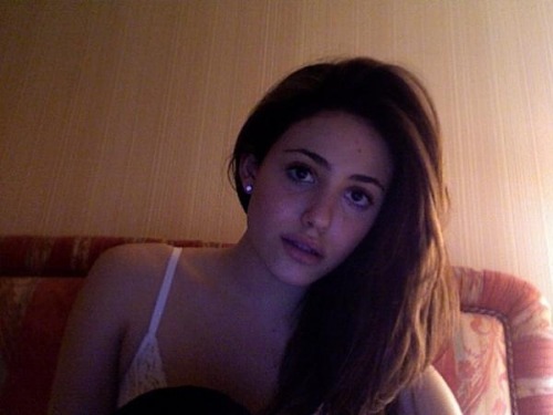 emmyrossumfans:Emmy SelfiesGoddess