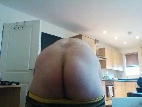 First pics in the new place! Realising how tight money is with rent and everything. Really hope I can gain despite that. If you’d like to help me become a superchub my PayPal is emptyhog@gmail.com your support would be very appreciated