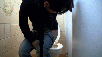 bestscatdotcom:  My slave is advised to clean the restrooms on his knees. After a