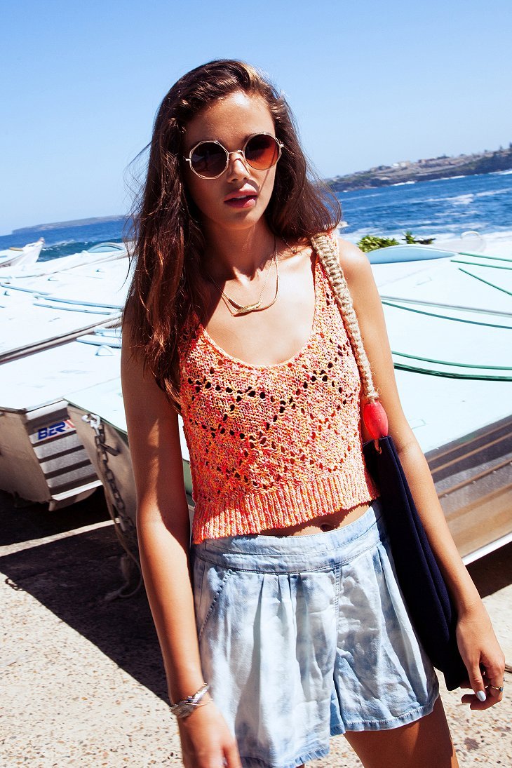 momongamon:  Jena Goldsack by Akila Berjaoui 