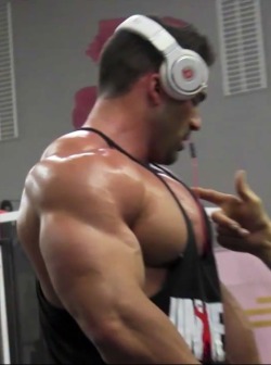 muscleaddict:  roidsville-zoo:  drwannabe: Josh Halladay  —(•·÷[ R * B * L *G * D ]÷·•)— Brought to you by http://muscleaddict.tumblr.com Need More Muscle? - Click To Follow Tumblr’s Most Addictive MUSCLE BLOG!