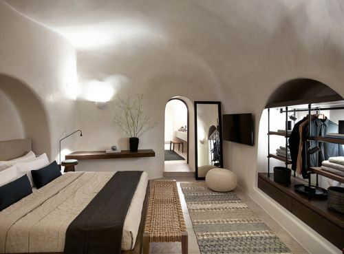 Santorini’s Vora Private Villas Is a Dreamy Refuge with Design CredentialsBuilt by hand over a