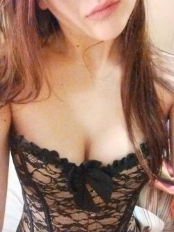 delicioussammy:  I’m going LIVE in a second Do you like my new corset?