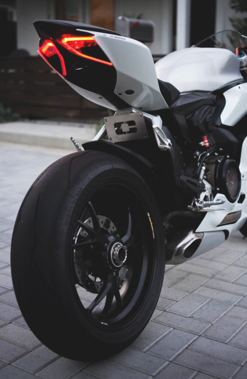 lux-society: Panigale