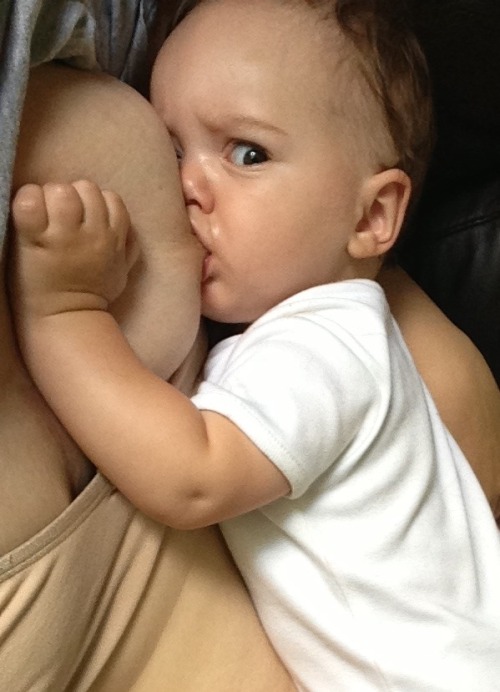 mamahaubie:Probably the best nursing picture ever.