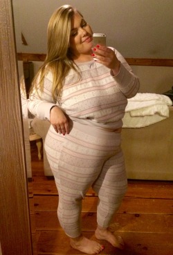 curvingchloe:  another day, another set of pajamas! oops! atleast my belly can breathe!