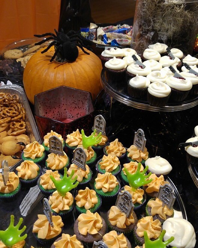 Halloween Party table.. by 6feetofsunshine