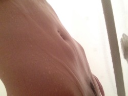 thepureskin:  a-littleminx:mid-afternoon shower.  SEE MORE OF A-LITTLEMINX HERE   