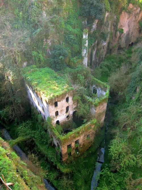 Casa abandonada, en Sorrento, Italia.