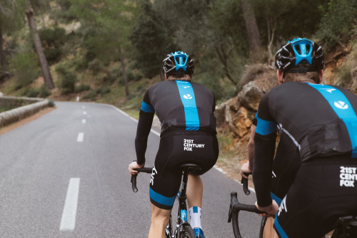 agentlemancyclist:  Emily Maye’s ‘Rapha and Team Sky’ (2013) One of my most beloved cycling photographers. Just look at her work, she’s bloody fantastic. 