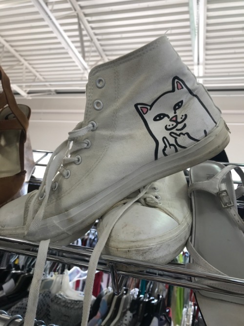 I saw shoes with a cat giving the bird!So sad these were too big!