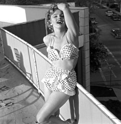 infinitemarilynmonroe:  Marilyn Monroe, 1951.