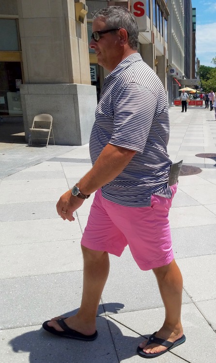 dilferotica: Big and thick everywhere…I’d  love to climb this big mountain of a man.That’s a w