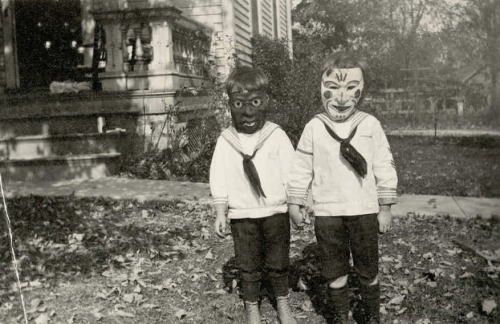 antipahtico:   Anonymous Halloween Photographs  1875/1955