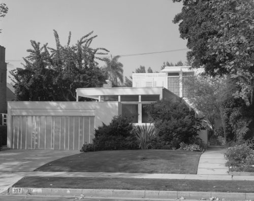 germanpostwarmodern:Beckman House (1938) in Los Angeles, CA, USA, by Gregory Ain. Photo by Julius Shulman.