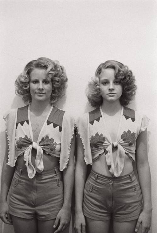 Jodie Foster and body-double (her sister)