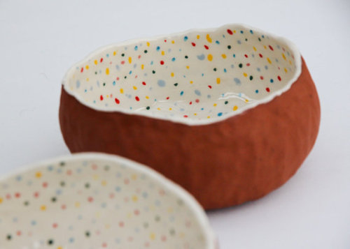 mewnette: terracotta serving bowl by baskakova