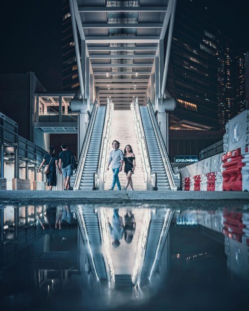 synchronize #hongkong #discoverhongkong #nightshooters #puddlegram #streetphotography #theimaged #ファ